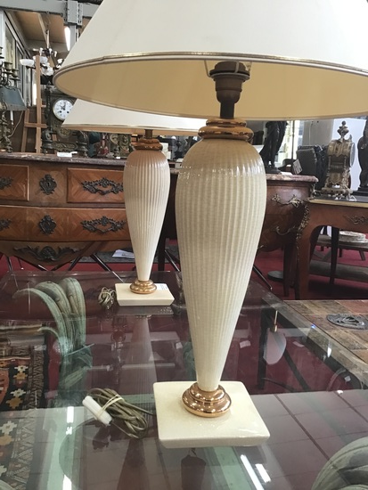 DRIMMER paire pied de lampe craquel beige dor  abats jours creme h 75 cm