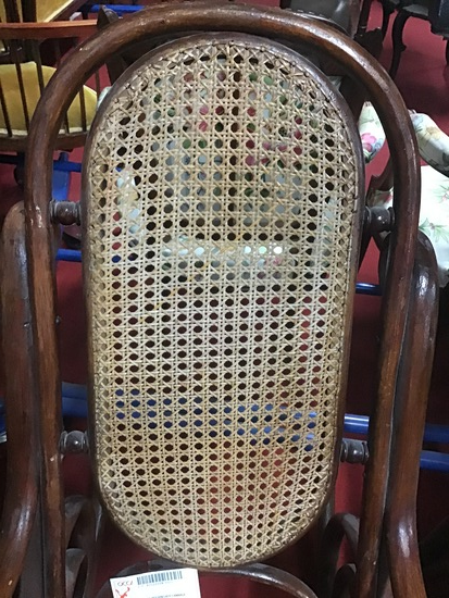 FAUTEUIL ROCKINCHER CANNAGE THONET ?