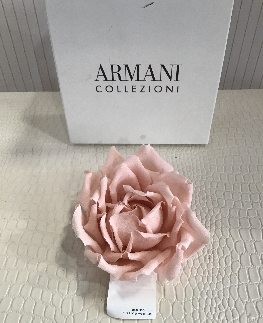ARMANI broche fleur soie rose 