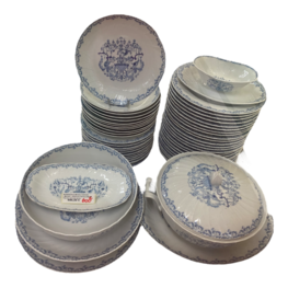 BERNARDAUD MODELE BERAIN - LIMOGES - SERVICE PORCELAINE 55 PIECES DECORS BLEU 