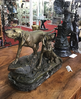 BUREAU LEON (1866-1906) bronze 2 chiens socle marbre longueur 58 cm