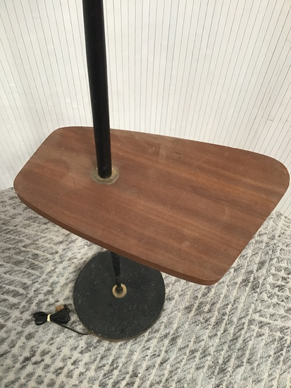 LAMPADAIRE VINTAGE 1950 SCANDINAVE FONTE NOIR TABLETTE BOIS ABTJ VERRE H.157 CM