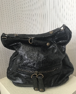 GERARD DAREL sac a main cuir noir vernis 