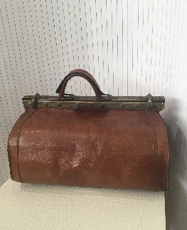 SAC DE DOCTEUR CUIR MARRON ET METAL 