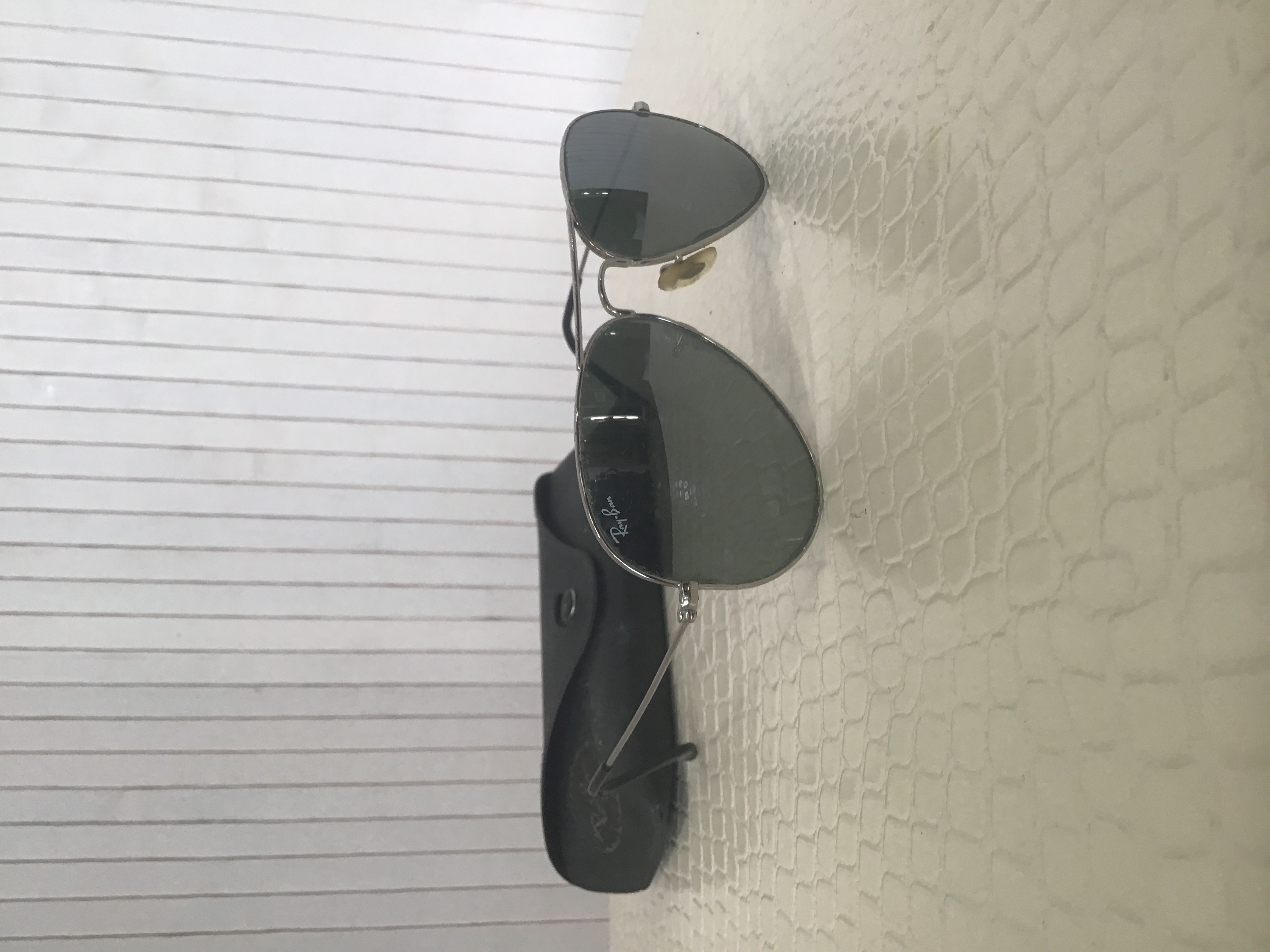 RAY BAN AVIATEUR PAIRE DE SOLAIRES VINTAGE ETUI NOIR