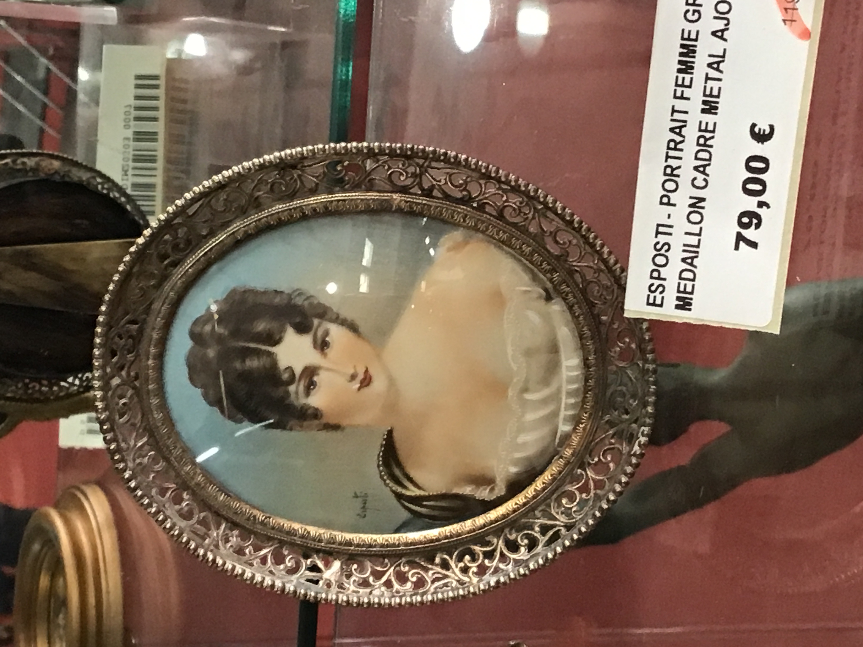 ESPOSTI - PORTRAIT FEMME GRAND MEDAILLON CADRE METAL AJOURE