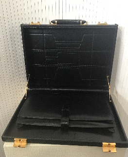 VAN CLEEF AND ARPELS attaché de caisse en cuir noir lezard sans clef