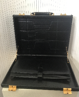 VAN CLEEF AND ARPELS attach de caisse en cuir noir lezard sans clef