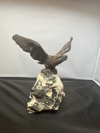 AIGLE METAL SUR PIERRE GRIS NOIR HAUTEUR 25 CM