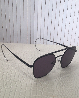 INFINITY paire de lunette soleil avec etui gris